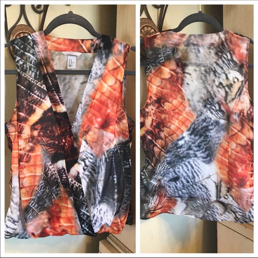 H&M Deep V button overlay top. 10